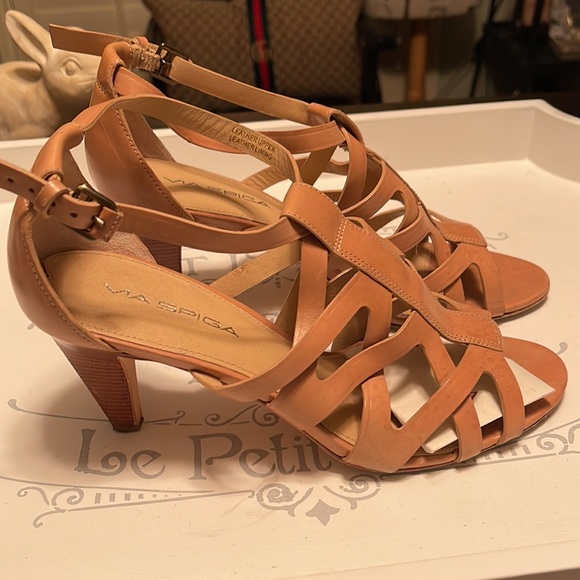 Via Spiga Shoes | Via Spiga Italy Tan Leather Strappy Sandals Shoes Size 7 M | Color: Tan | Size: 7 | Bagsandbaubles1's Closet
